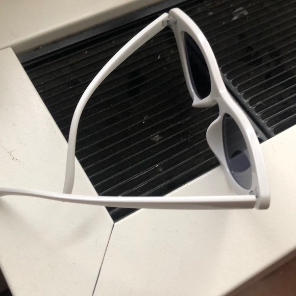 White cat eye sunglasses - Picture 3 of 3